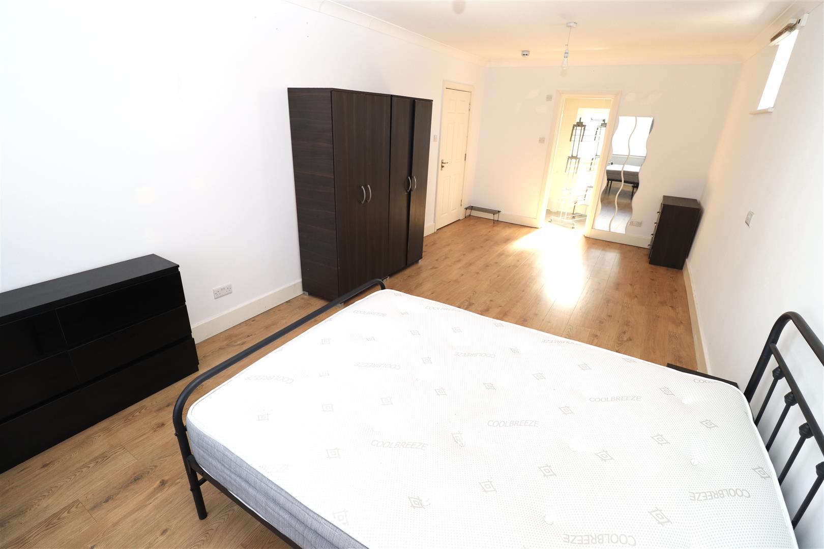 Room Drummond Drive in London