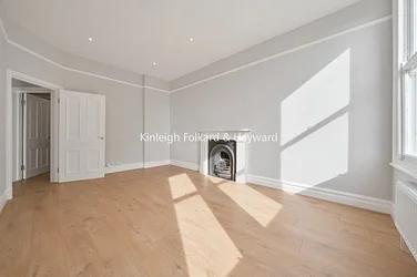 Flat Cormont Road in Greater London