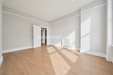 Flat Cormont Road in Greater London
