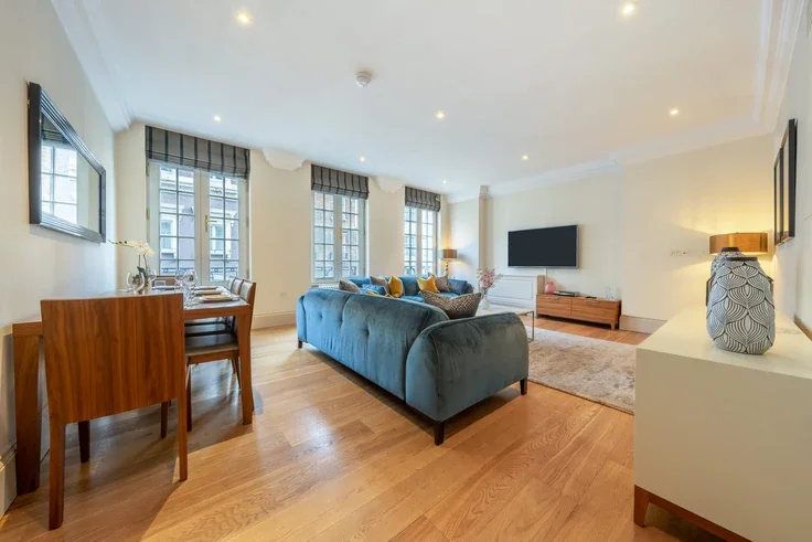 Flat Hertford Street in City of Westminster
