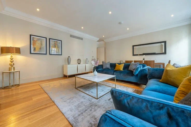 Flat Hertford Street in City of Westminster
