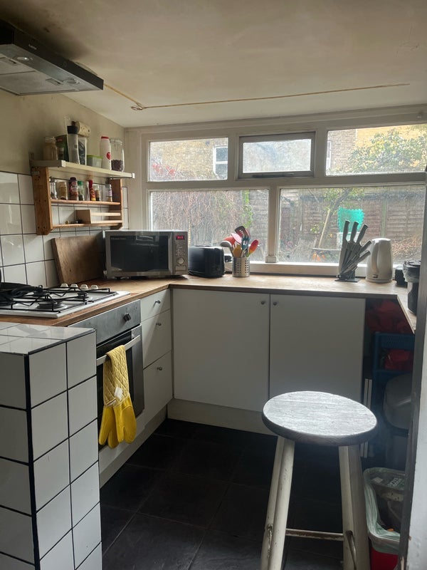 Room Calderon Road in Greater London