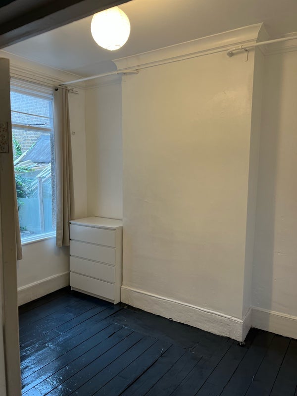 Room Calderon Road in Greater London