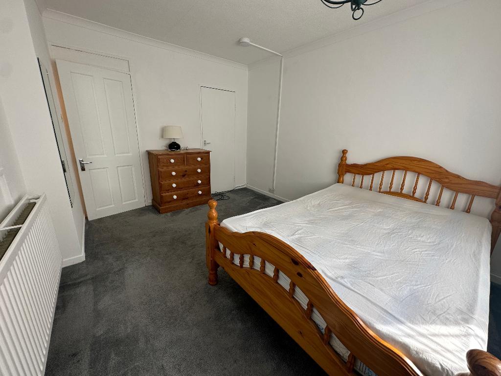Flat Elizabeth Gardens in Greater London
