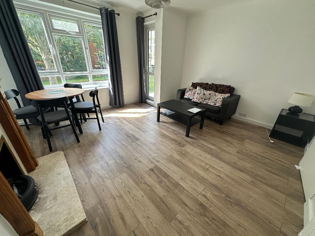 Flat Elizabeth Gardens in Greater London