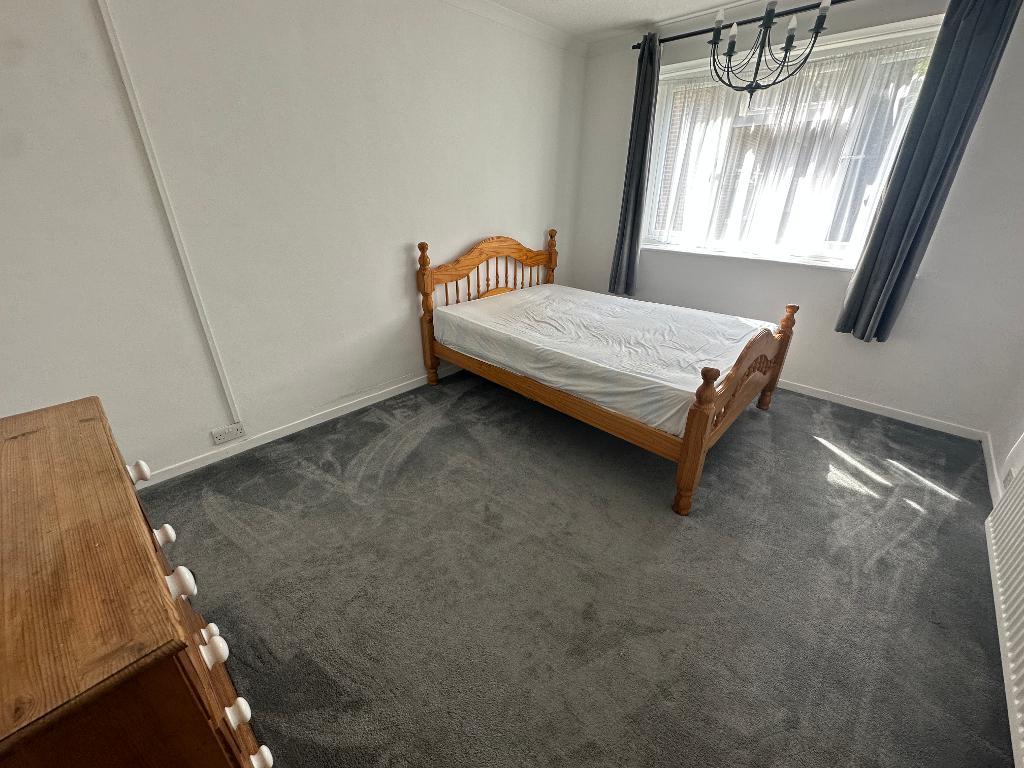 Flat Elizabeth Gardens in Greater London