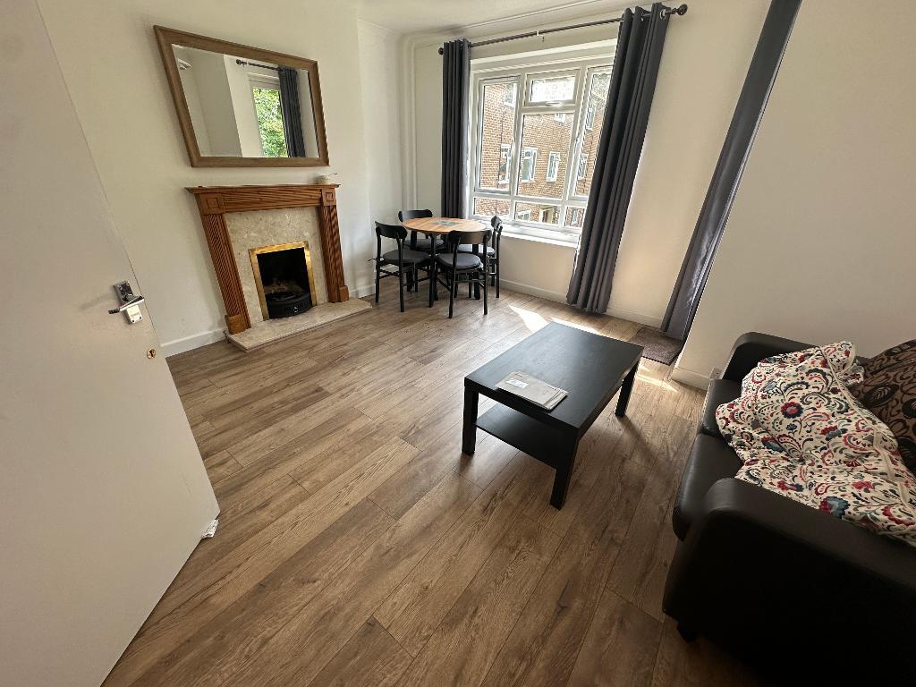 Flat Elizabeth Gardens in Greater London