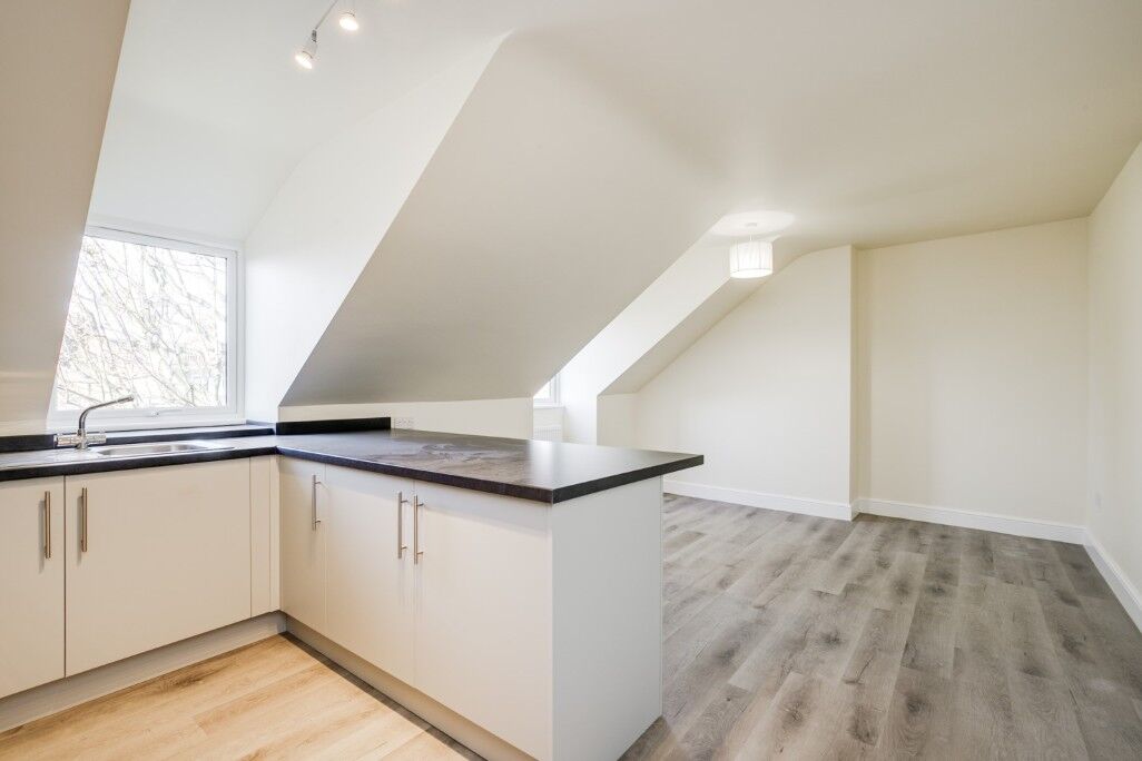 Flat Sumatra Road in Greater London