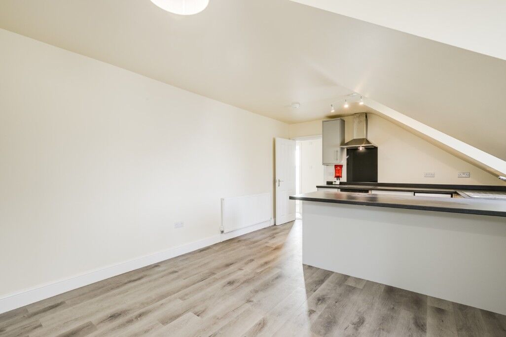 Flat Sumatra Road in Greater London