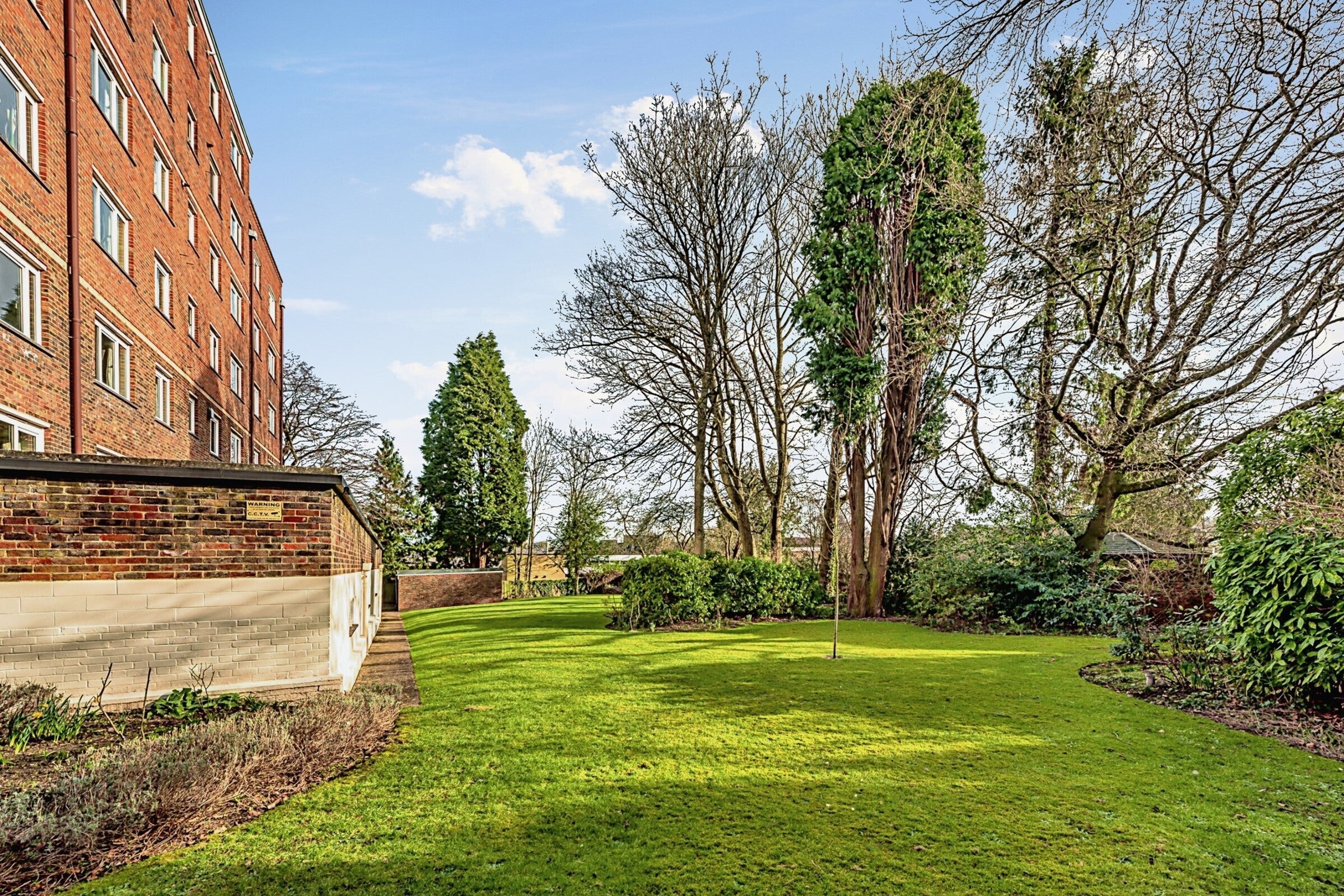 Flat Linkfield Lane in Reigate and Banstead