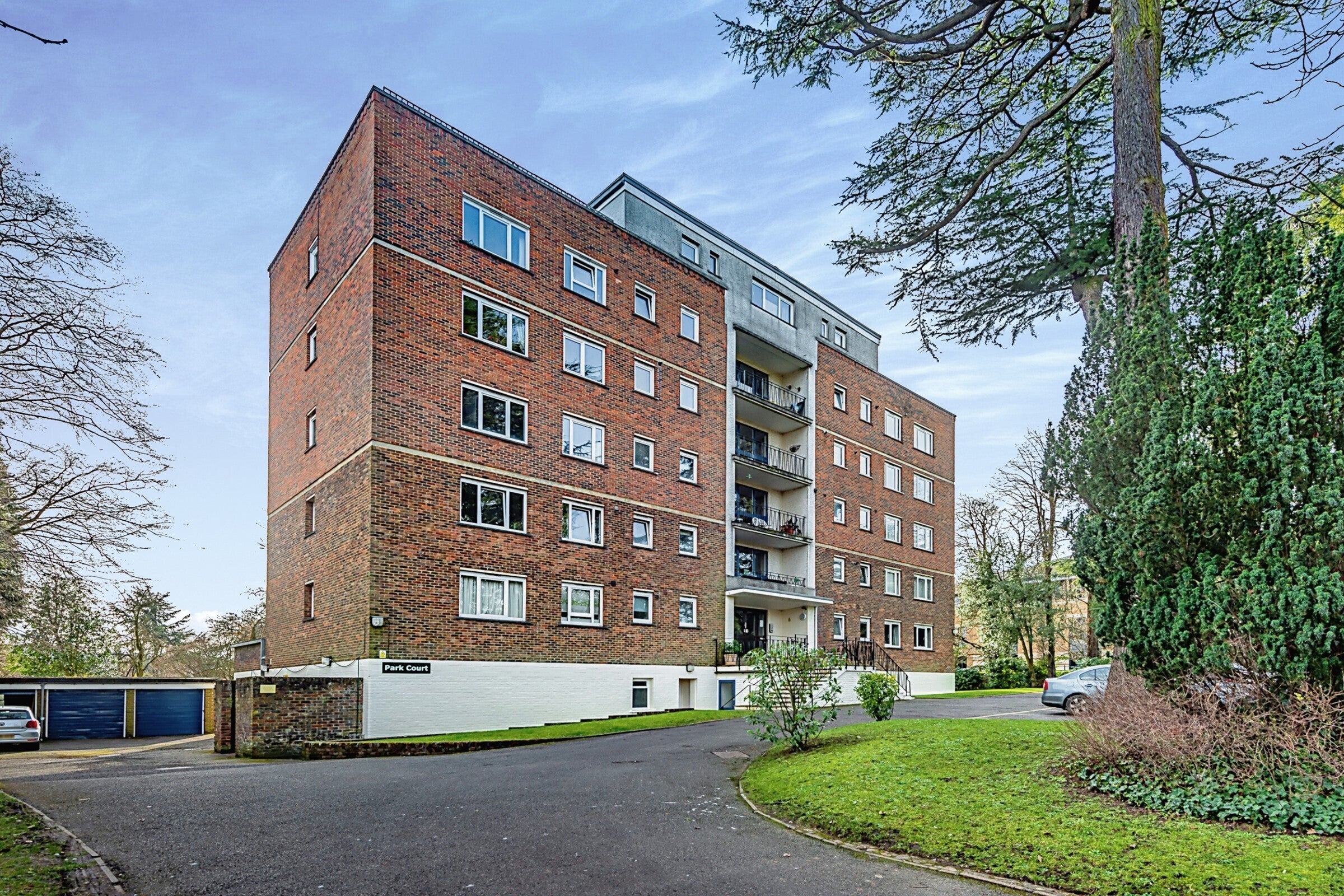 Flat Linkfield Lane in Reigate and Banstead