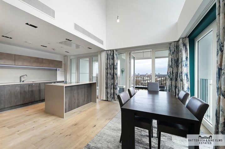 Flat Miles Street in Greater London
