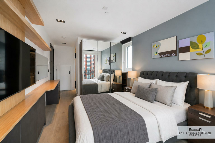 Flat Miles Street in Greater London