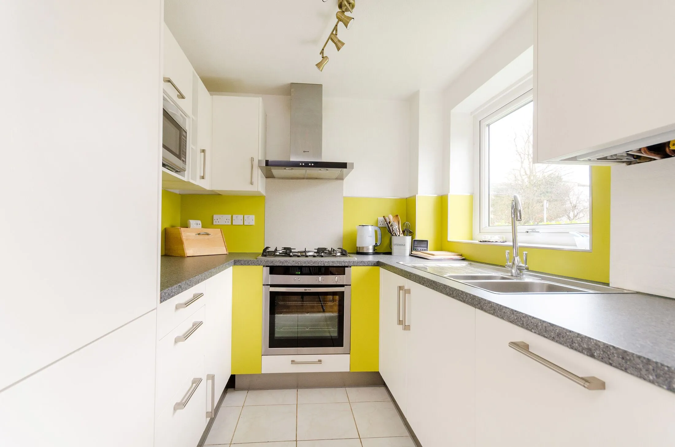 Flat Ewell Road in Greater London