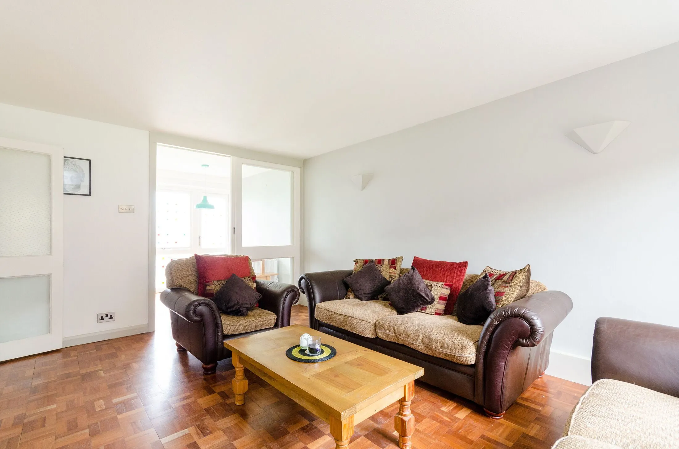 Flat Ewell Road in Greater London