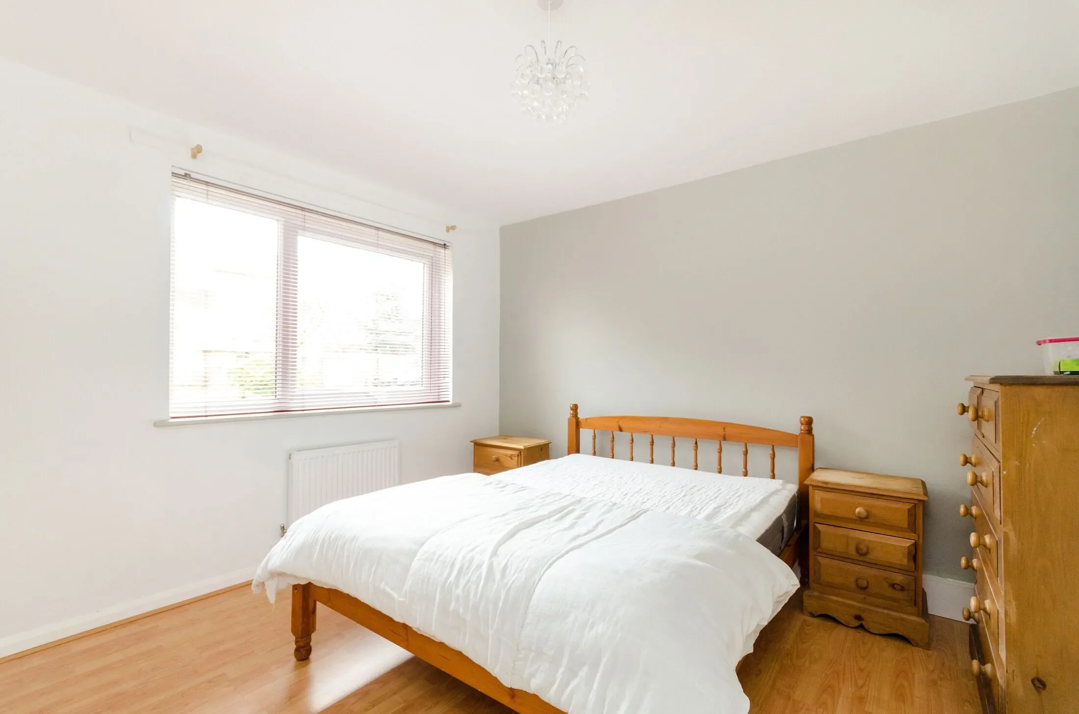Flat Ewell Road in Greater London