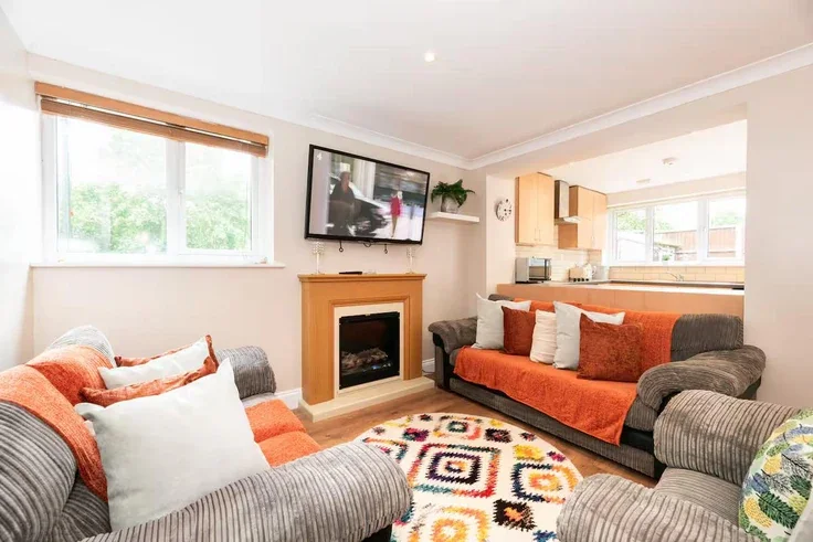 House Gaydon Lane in Greater London