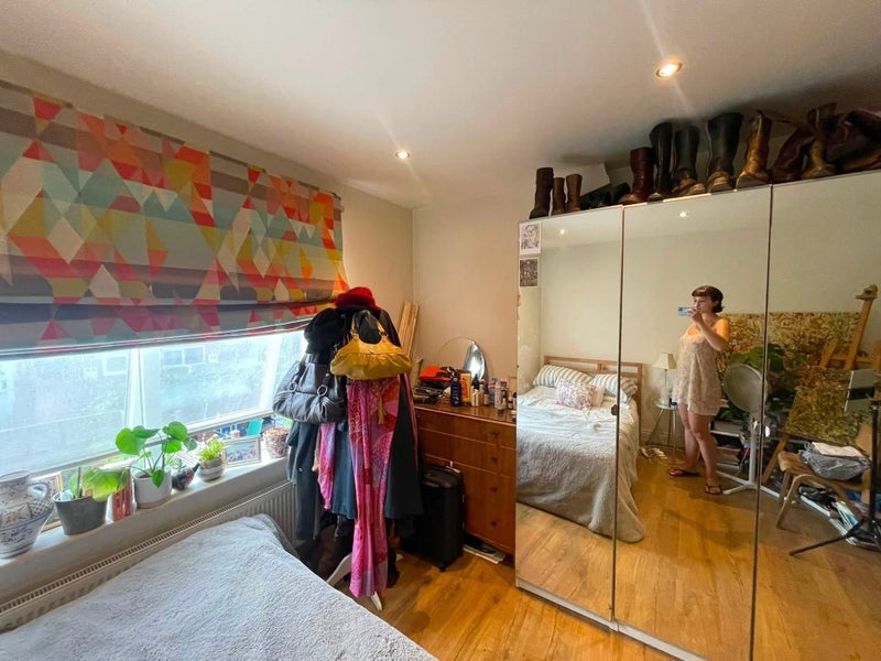 Room Wood's Road in Greater London