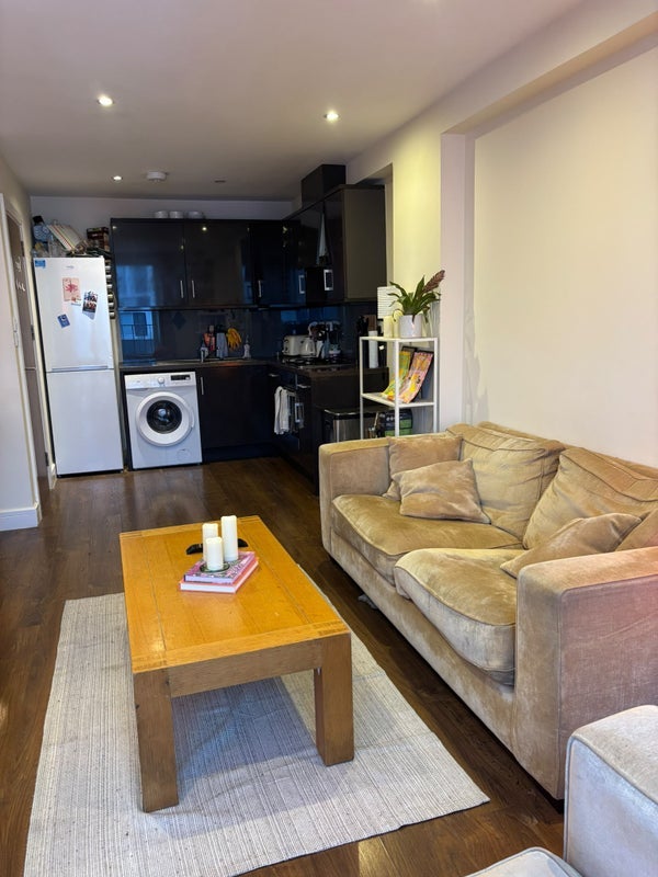 Flat Umberston Street in Greater London