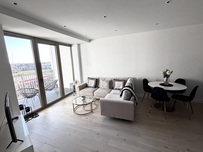 Flat Balham High Road in Greater London