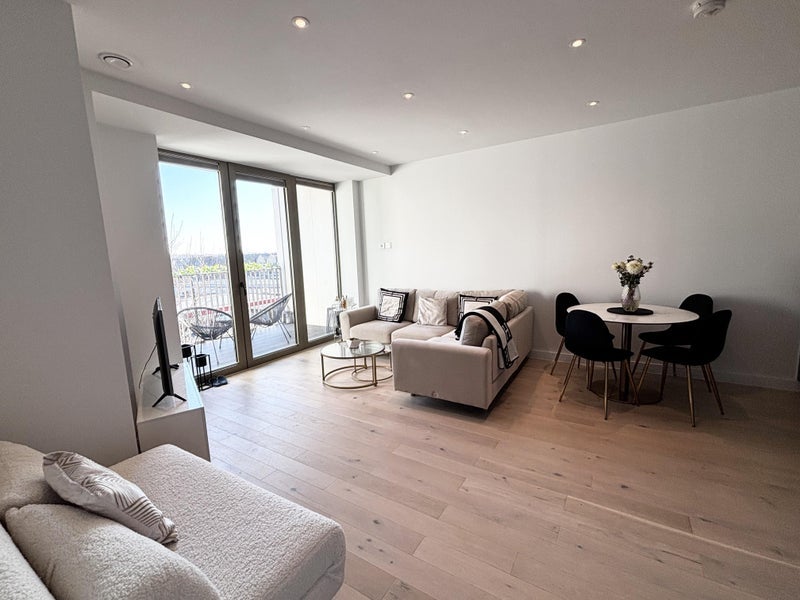 Flat Balham High Road in Greater London