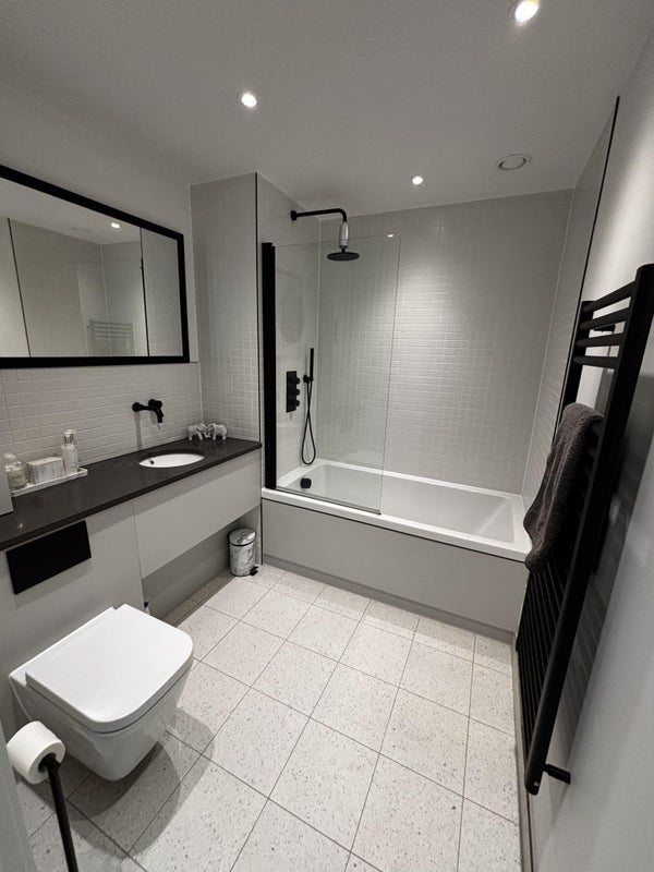 Flat Balham High Road in Greater London