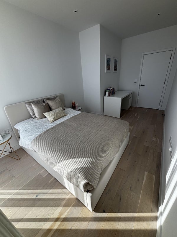 Flat Balham High Road in Greater London