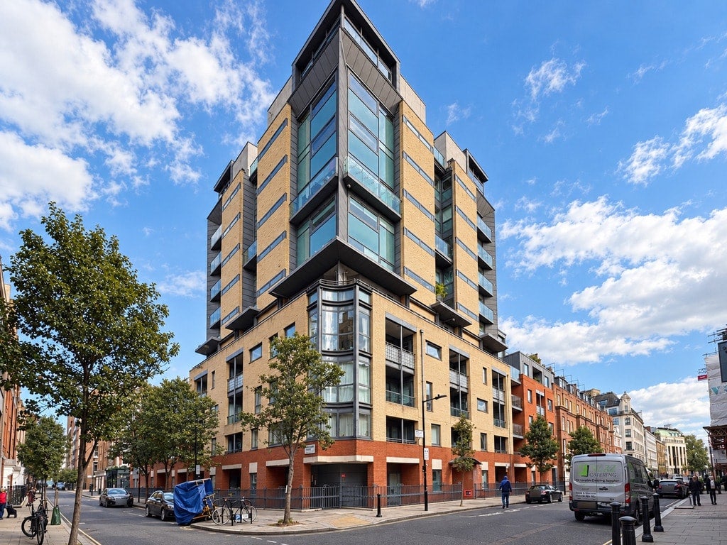 Flat Wells Street in City of Westminster