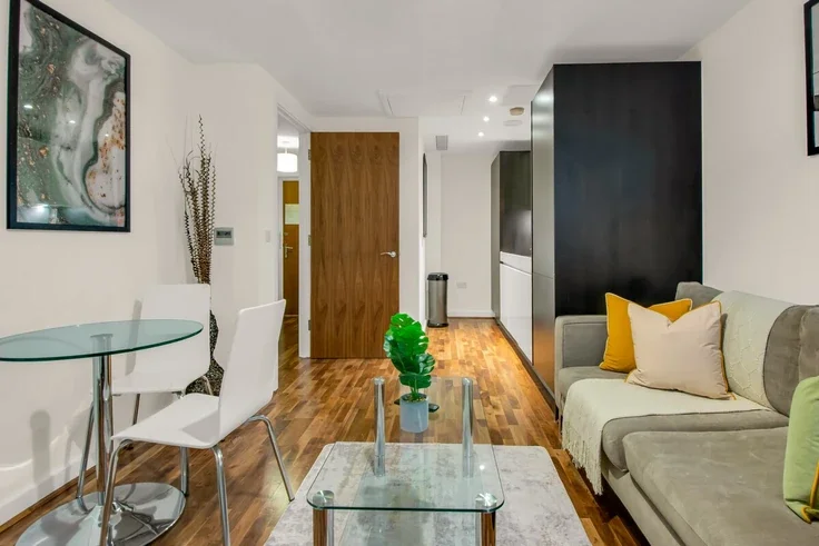 Flat Lamb's Passage in City of London