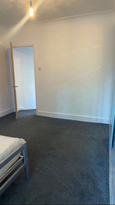 Room Station Road in Greater London