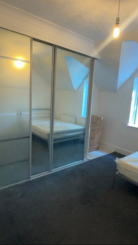 Room Station Road in Greater London