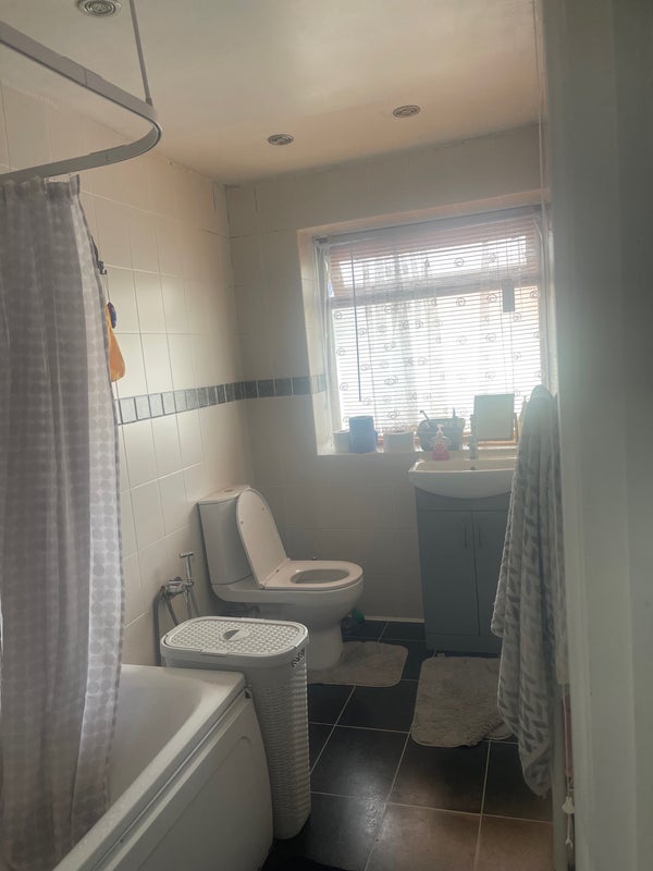 Room Aldrich Avenue in Coventry