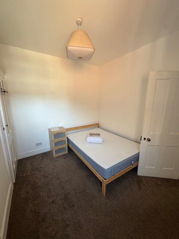 Room Manor Road in Chelmsford