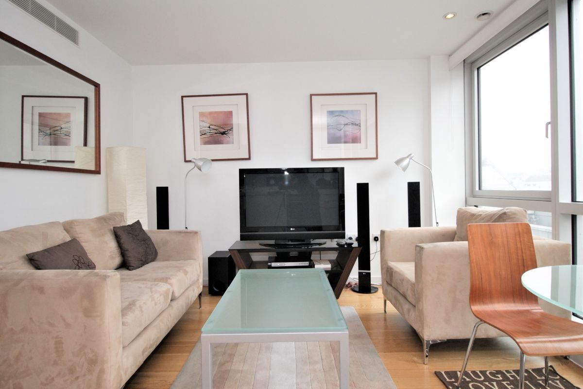 Flat Fairmont Avenue in Greater London