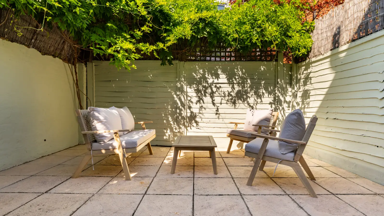 Flat Layard Street in Greater London
