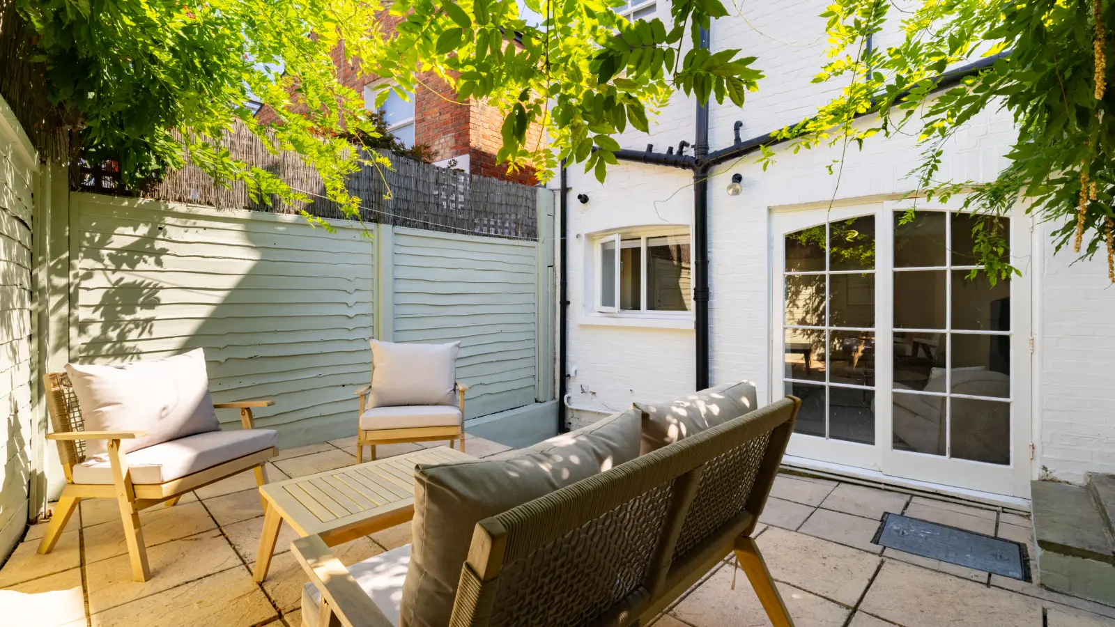 Flat Layard Street in Greater London
