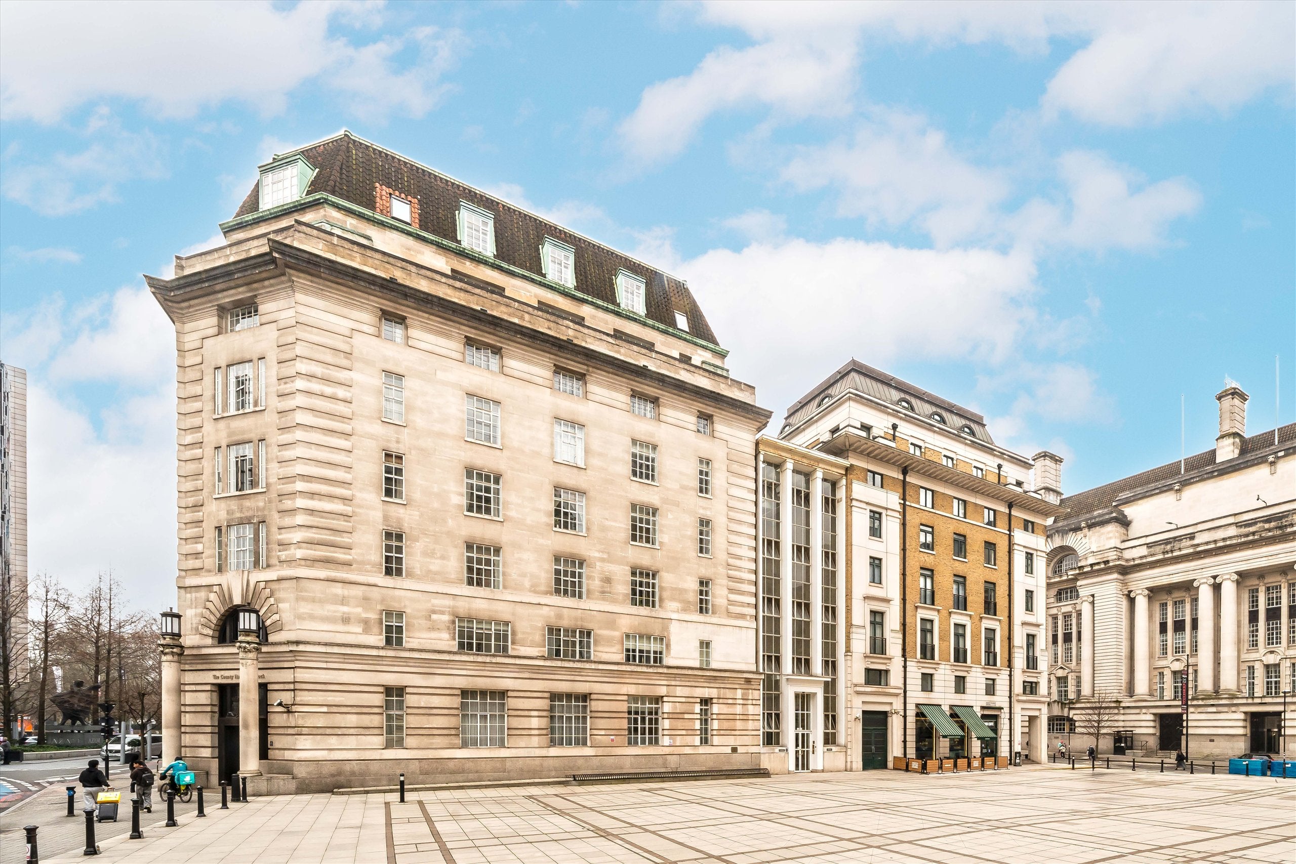 Flat Belvedere Road in Greater London