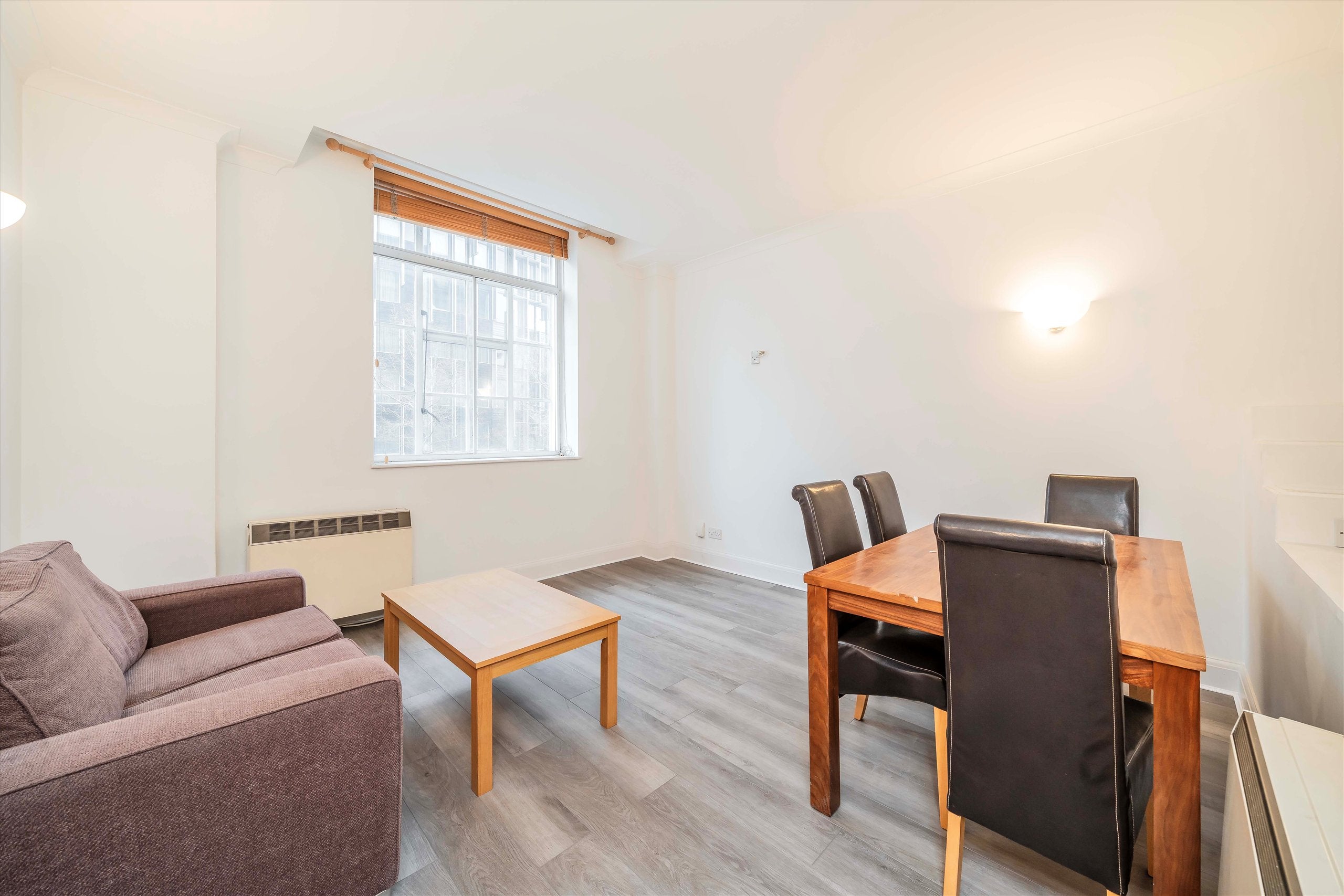 Flat Belvedere Road in Greater London