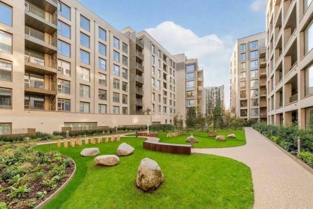 Flat Gasholder Place in Greater London