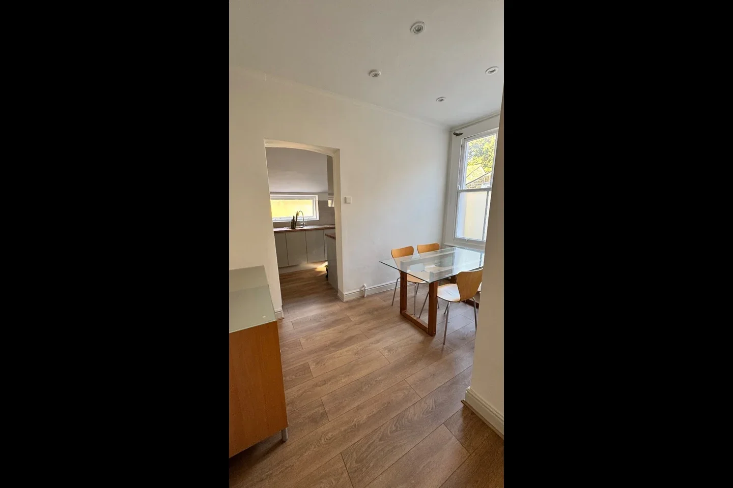 Flat Hazelbourne Road in Greater London