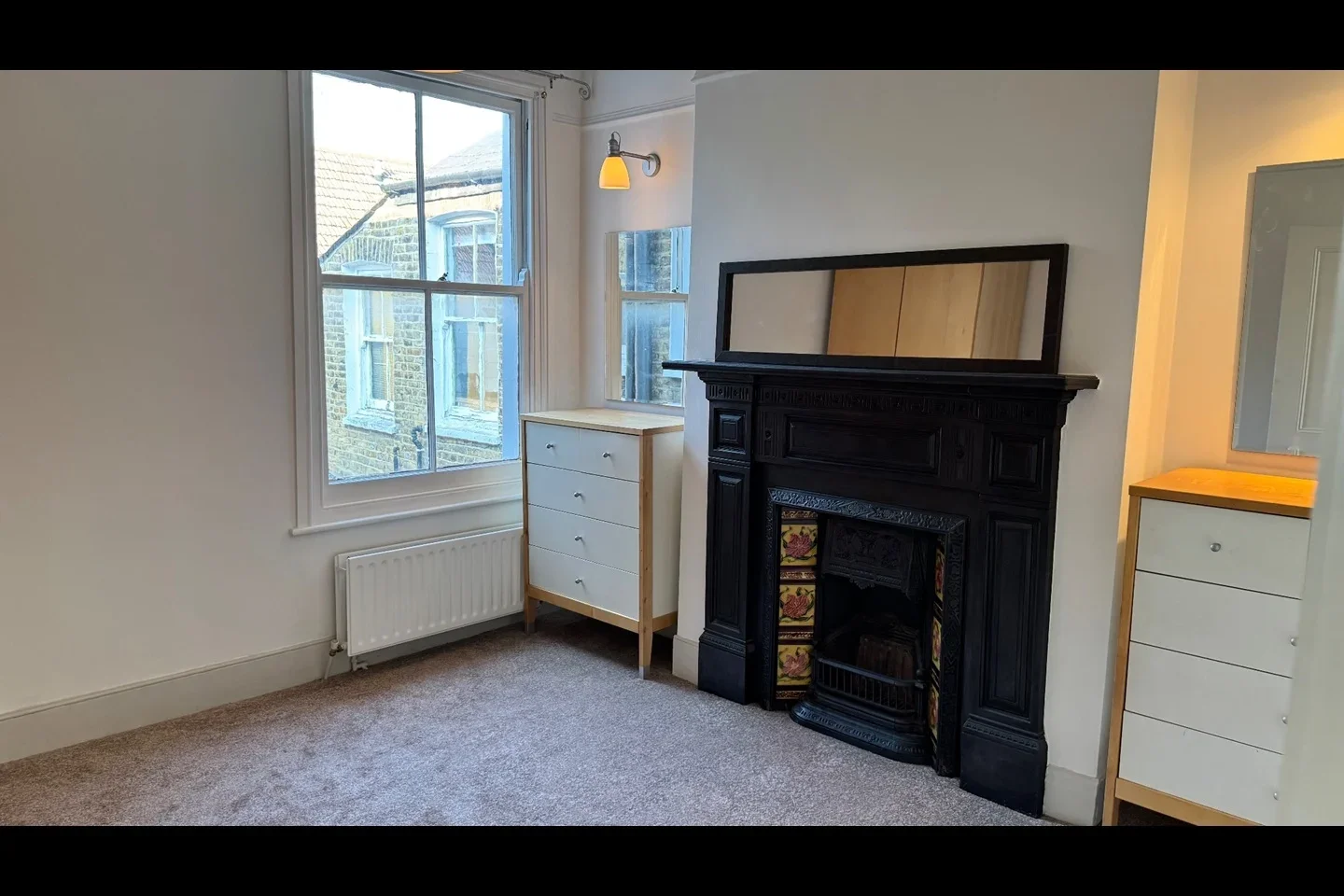 Flat Hazelbourne Road in Greater London