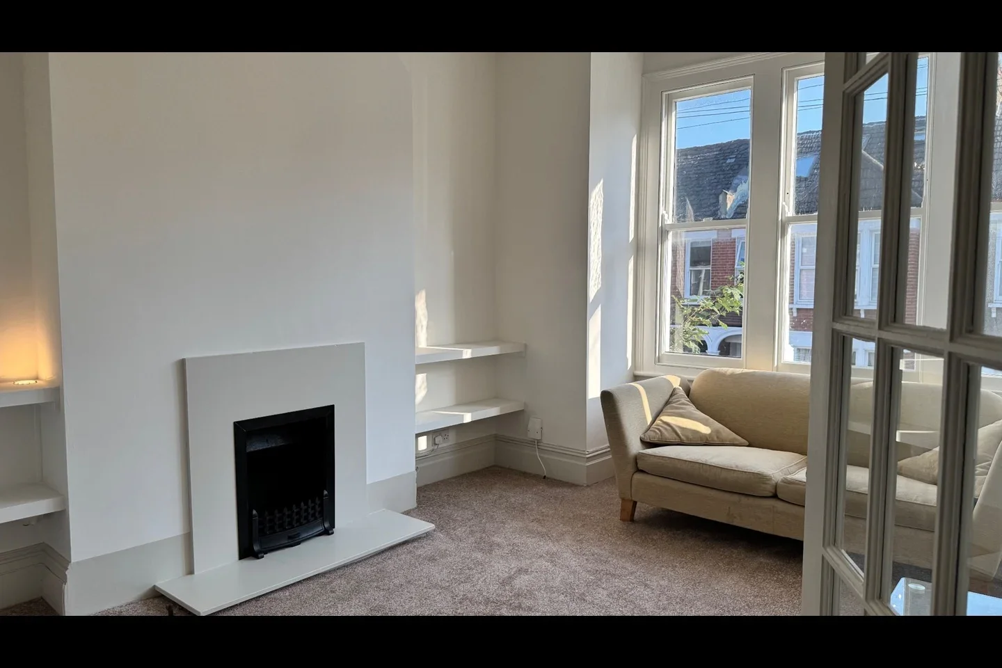 Flat Hazelbourne Road in Greater London