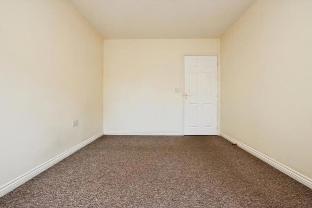 Flat Snowberry Close in Weston-Super-Mare
