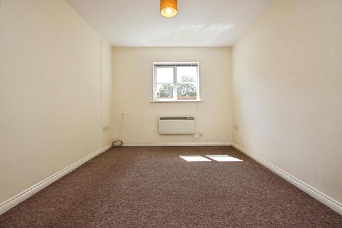 Flat Snowberry Close in Weston-Super-Mare
