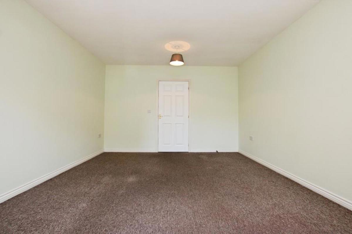 Flat Snowberry Close in Weston-Super-Mare
