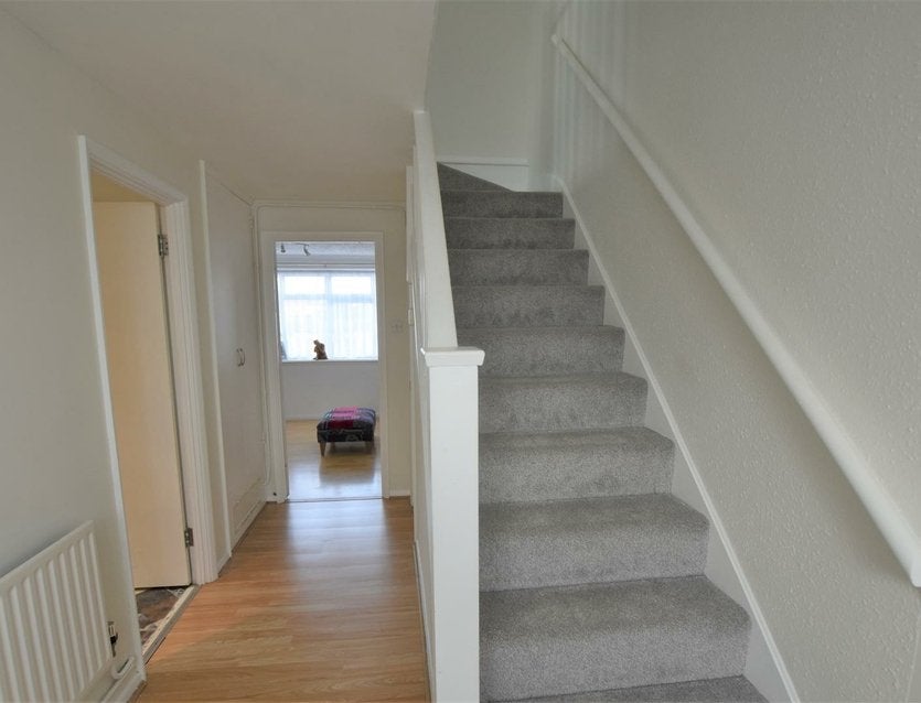 Flat Byron Way in Greater London