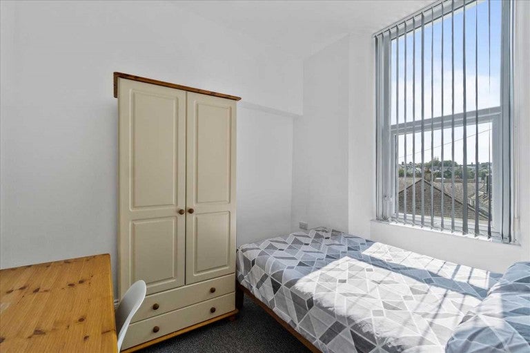 Flat College View in Plymouth