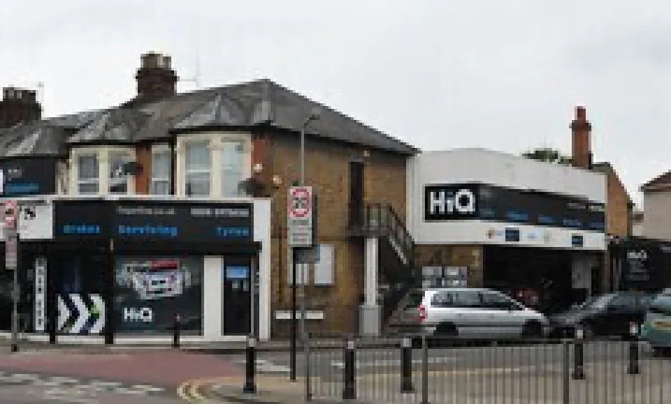 Flat Blythswood Road in Greater London