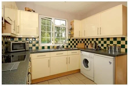 House Manor Waye in Greater London