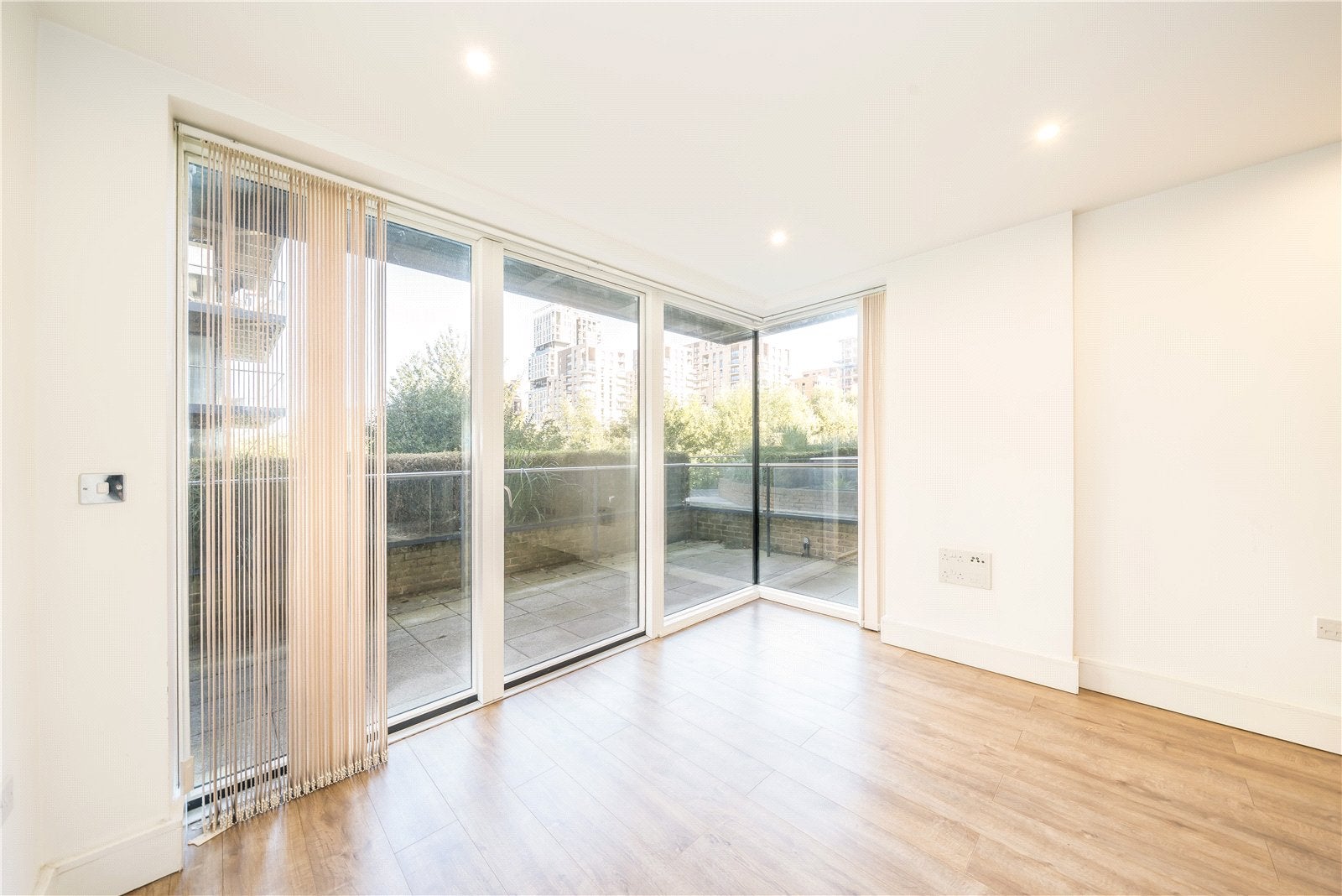 Flat Weigall Road in Greater London